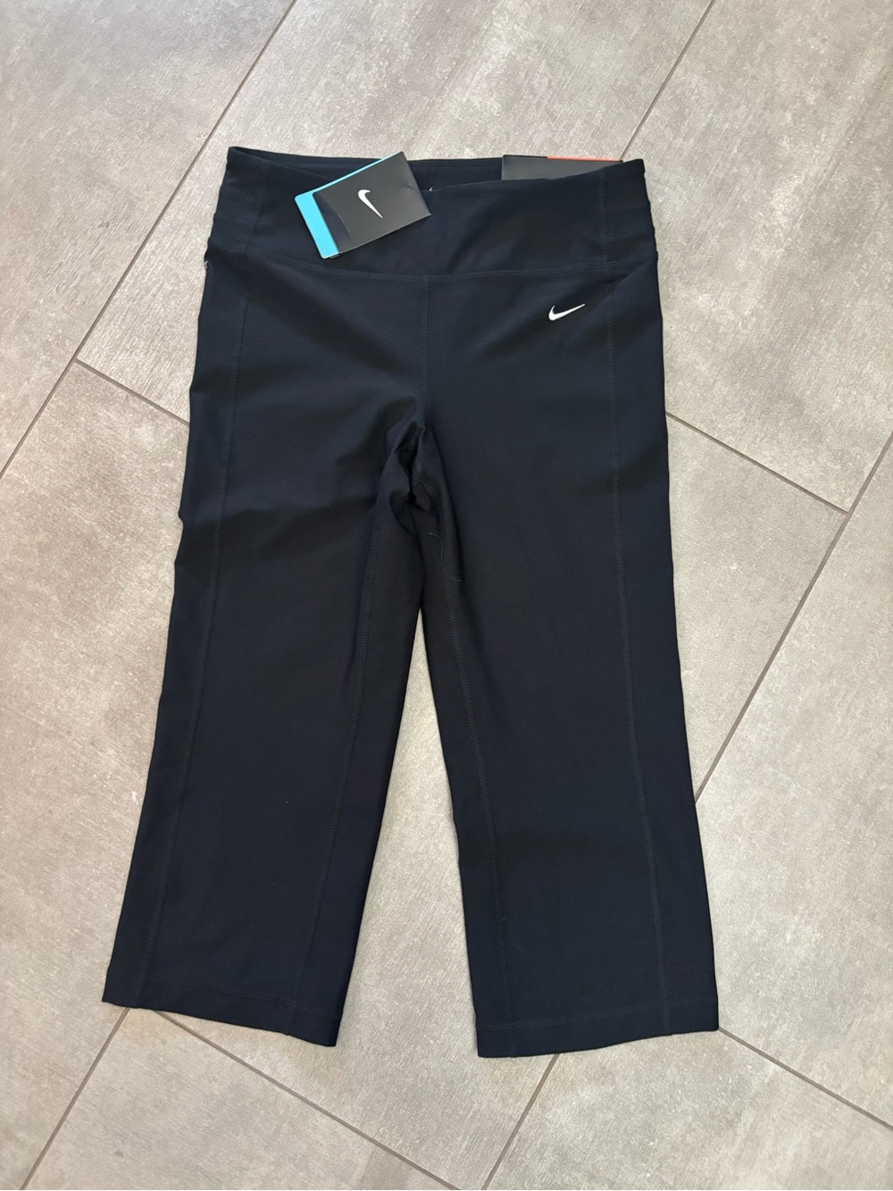 Nike dry fit xs Black women Cropped Performance Leggings